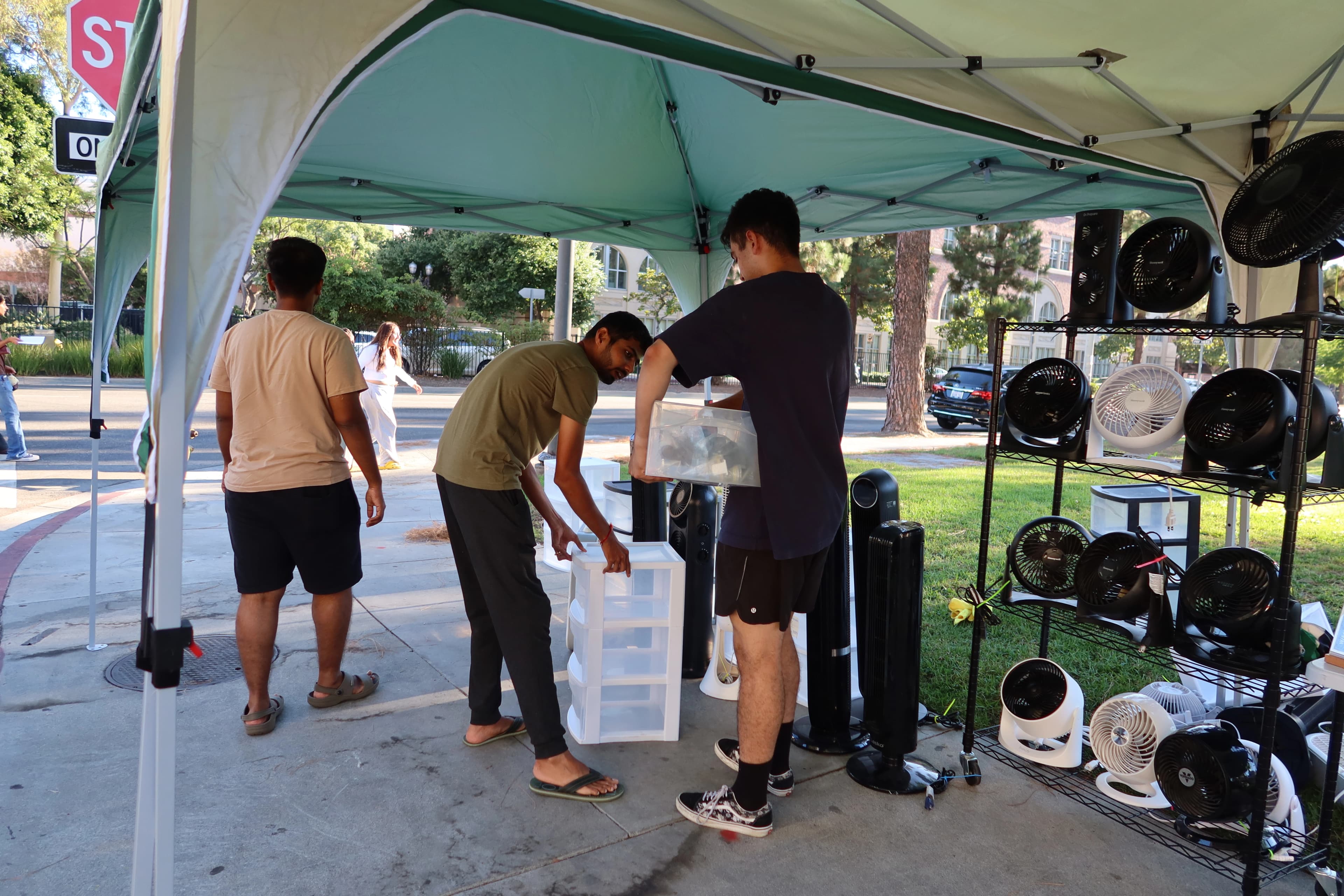 Students shopping at move-in
